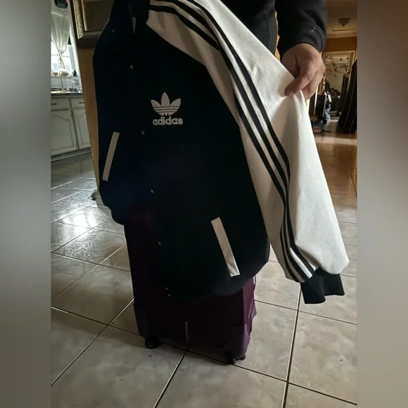 NWT XL ADIDAS ORIGINALS Between-Season Jacket  Style fit: Loose fit unisex - Picture 7 of 8